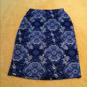 Stretchy pencil skirt- Size Small